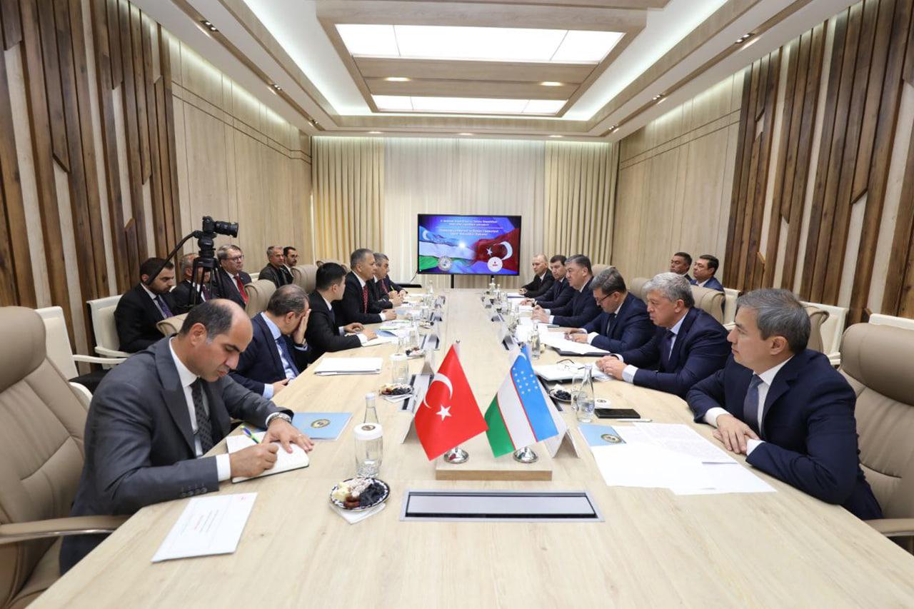 A meeting was held between Lieutenant-General Pulat Bobojonov, Minister of Internal Affairs, and the delegation led by Mr Ali Erlikaya, Minister of Internal Affairs of the Republic of Turkey