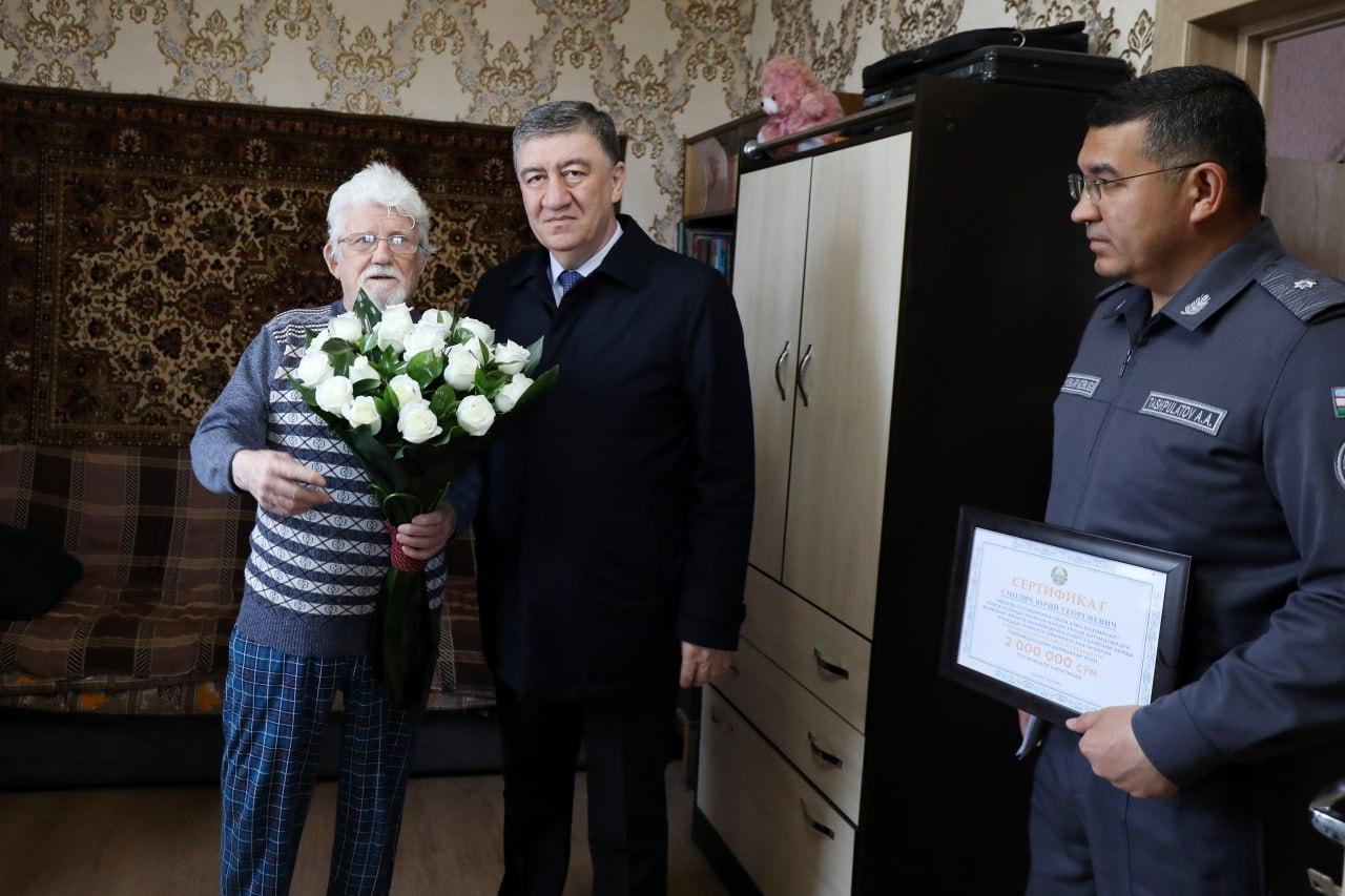 The Minister of Internal Affairs, Lieutenant-General Pulat Bobojonov, and field officials are visiting veterans and elders who served in the Second World War