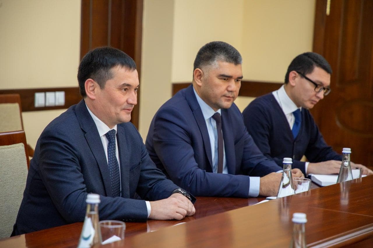 Транспорт министри Туркияның Өзбекстандағы Айрықша ҳәм Толиқ ҳуқықлы елшиси менен учрашди