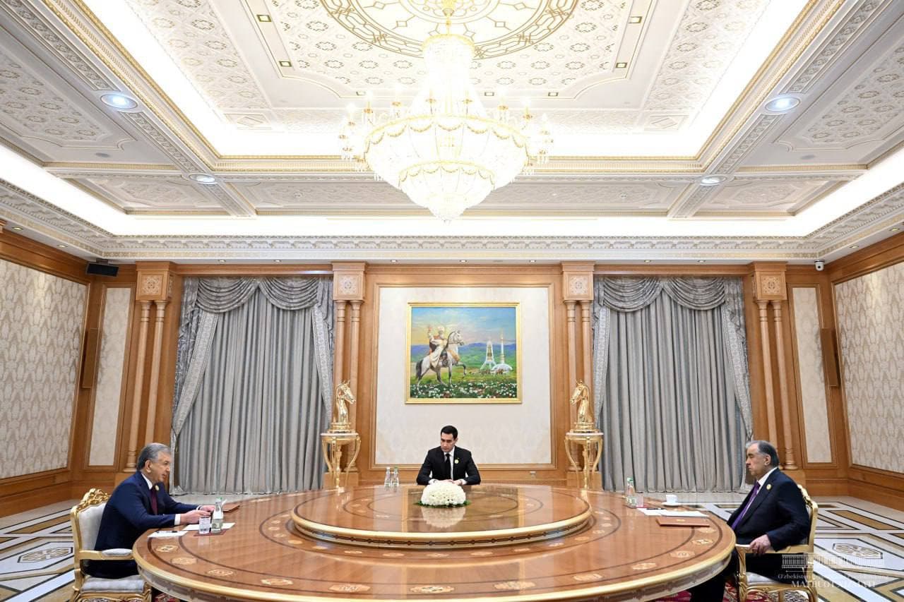Ўзбекистон Президенти Ашхобод саммитида иштирок этди