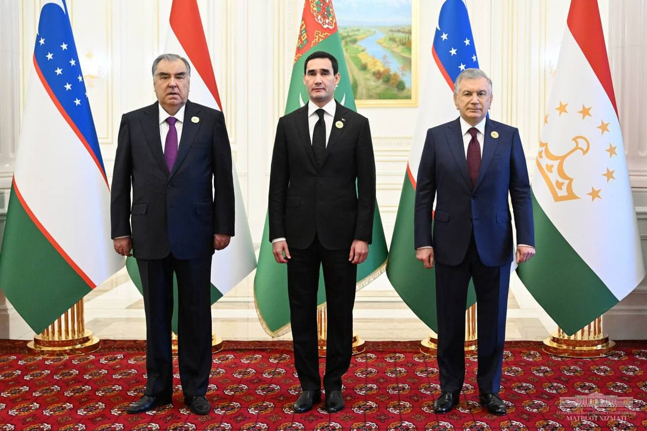 Ўзбекистон Президенти Ашхобод саммитида иштирок этди