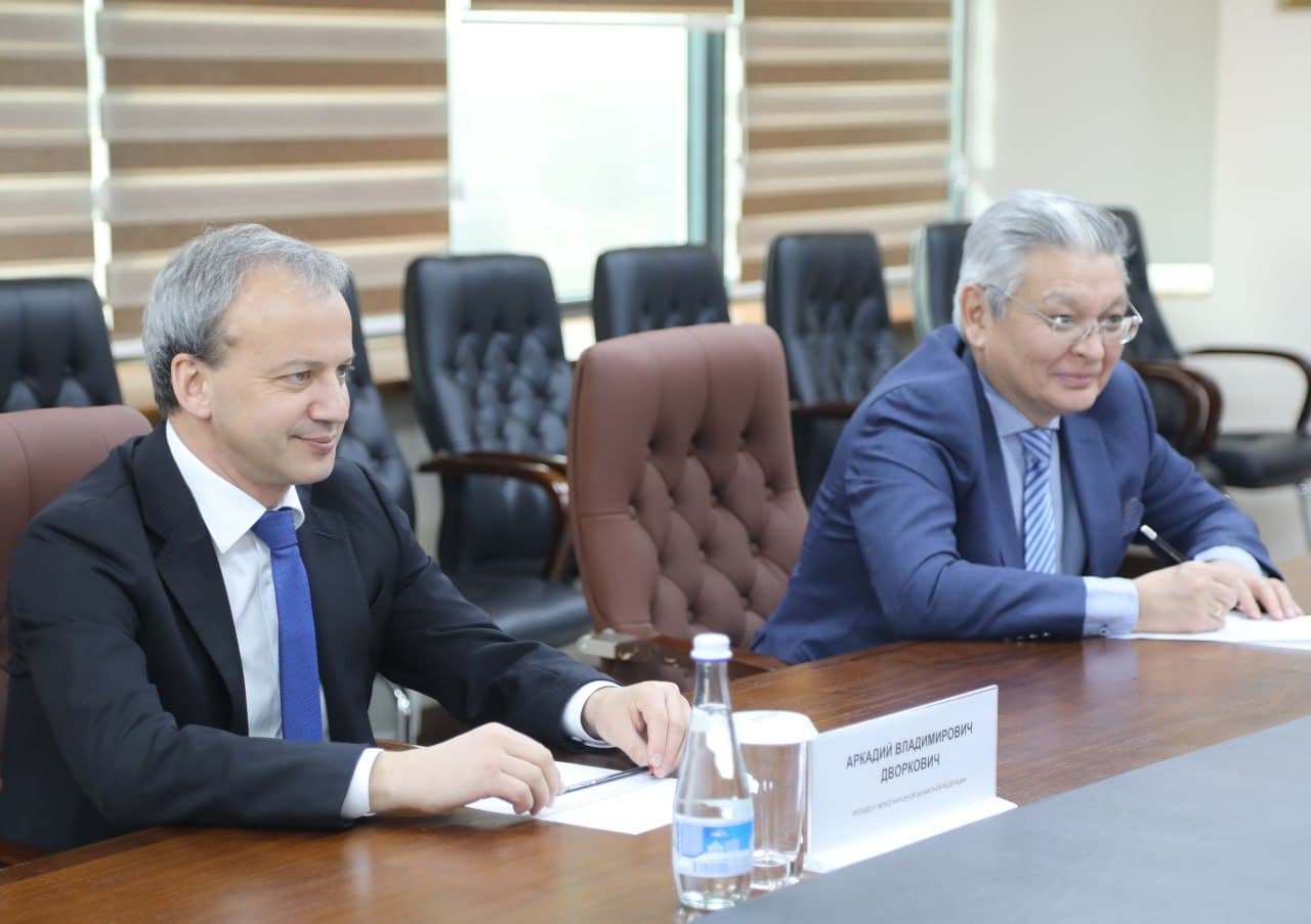 Yoshlar siyosati va sport vaziri FIDE prezidenti bilan uchrashdi