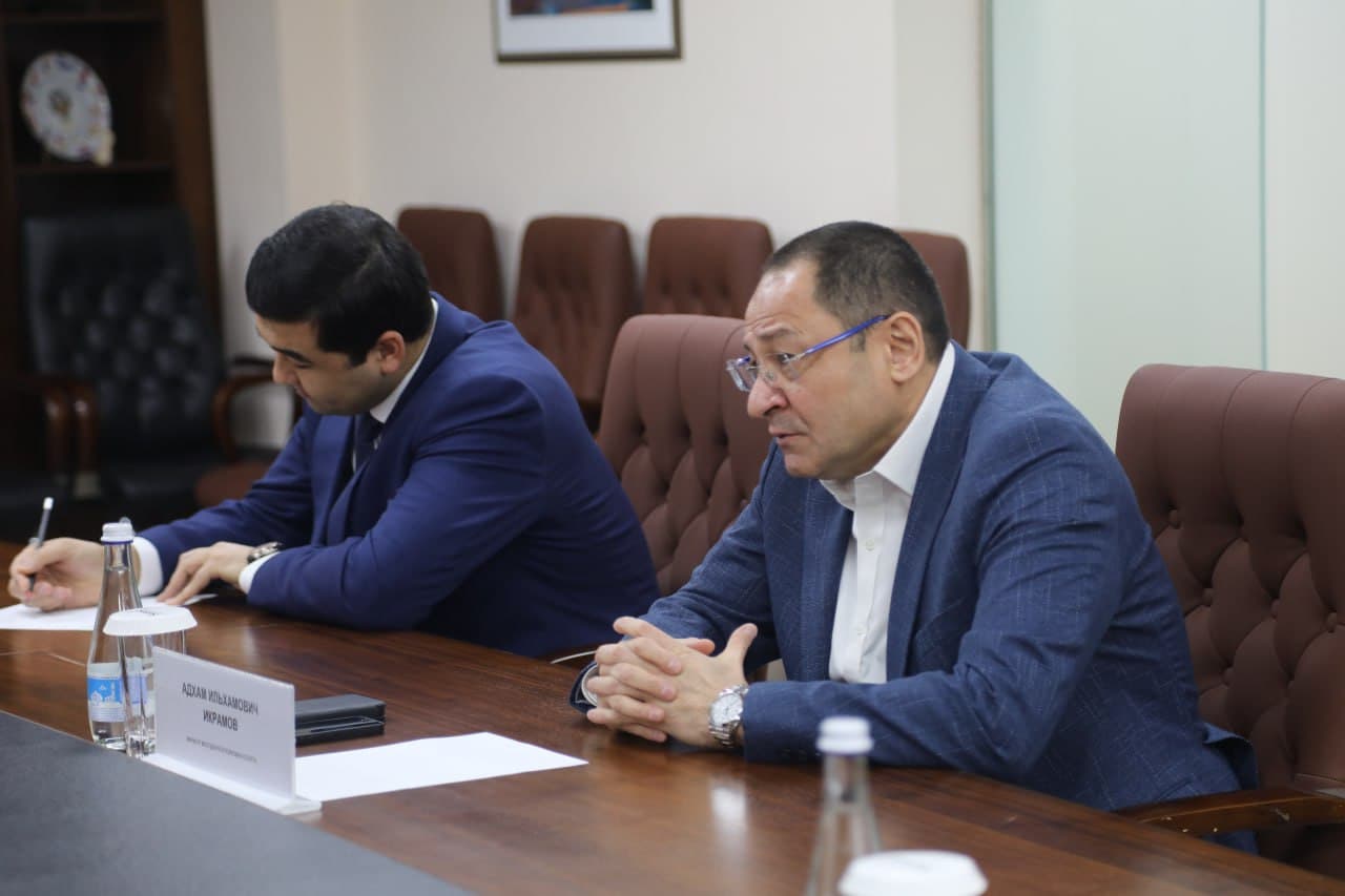 Yoshlar siyosati va sport vaziri FIDE prezidenti bilan uchrashdi