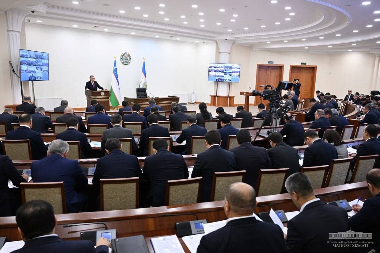 Инвестиция, экспорт ҳәм санаат тараўларындағы ўазыйпалар белгиленди