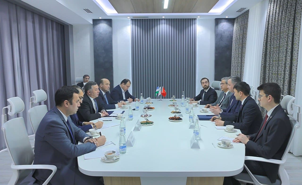 Kambagʻallikni qisqartirish va bandlik vazirligining taklifiga binoan Turkiya hamkorlik va muvofiqlashtirish agentligi rahbari Serkan Kayalar boshchiligidagi delegatsiya mehmonda boʻlib turibdi.