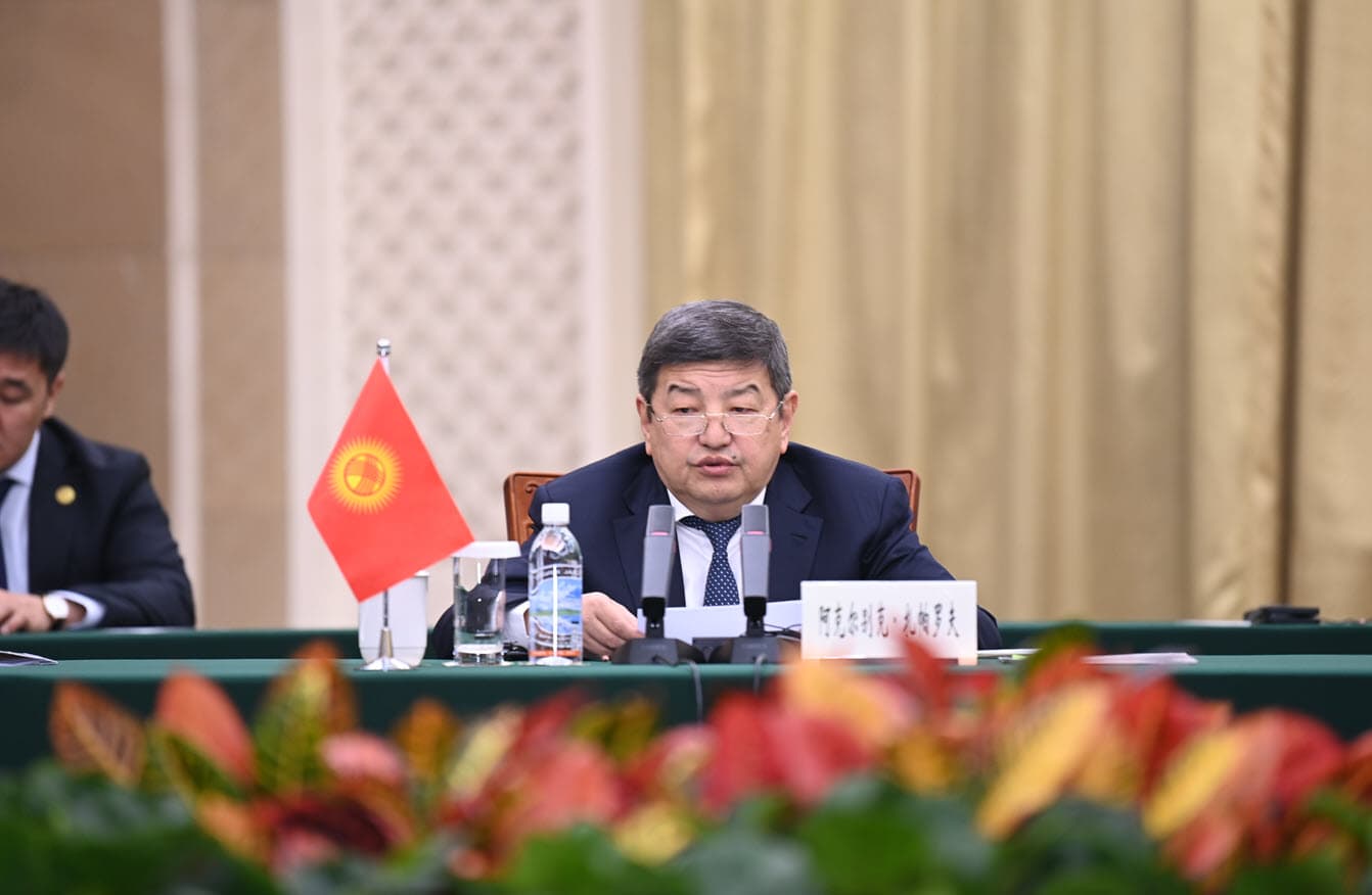 Уч томонлама ҳамкорлик кенгаймоқда