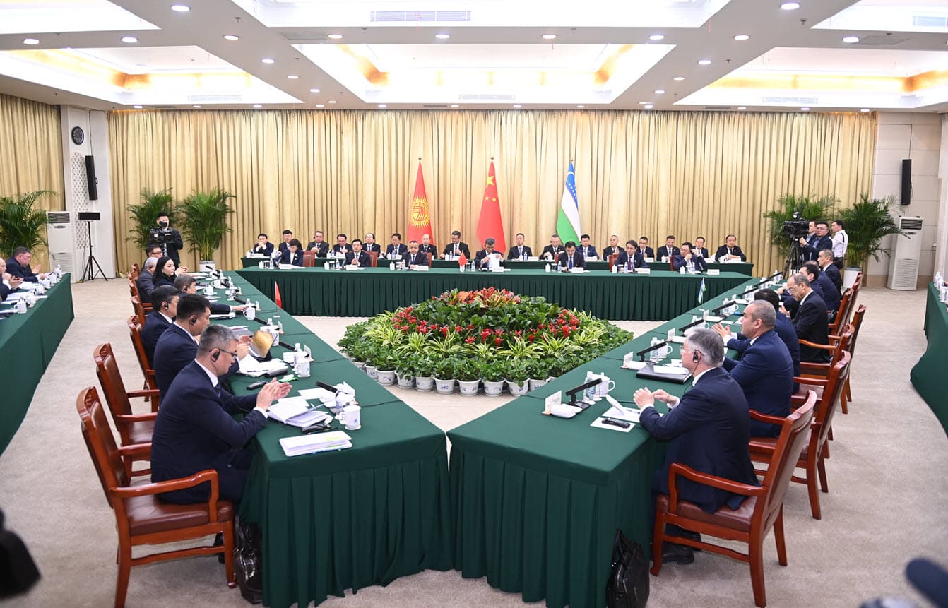 Уч томонлама ҳамкорлик кенгаймоқда