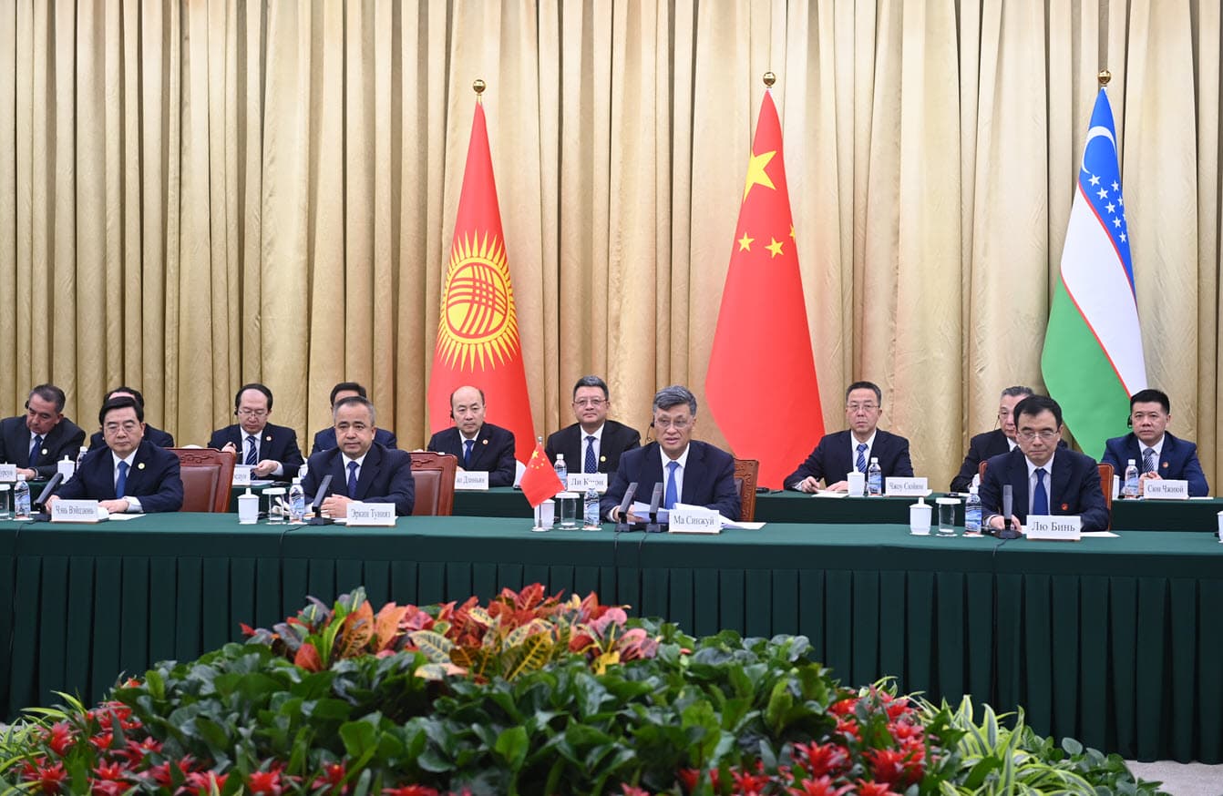 Уч томонлама ҳамкорлик кенгаймоқда