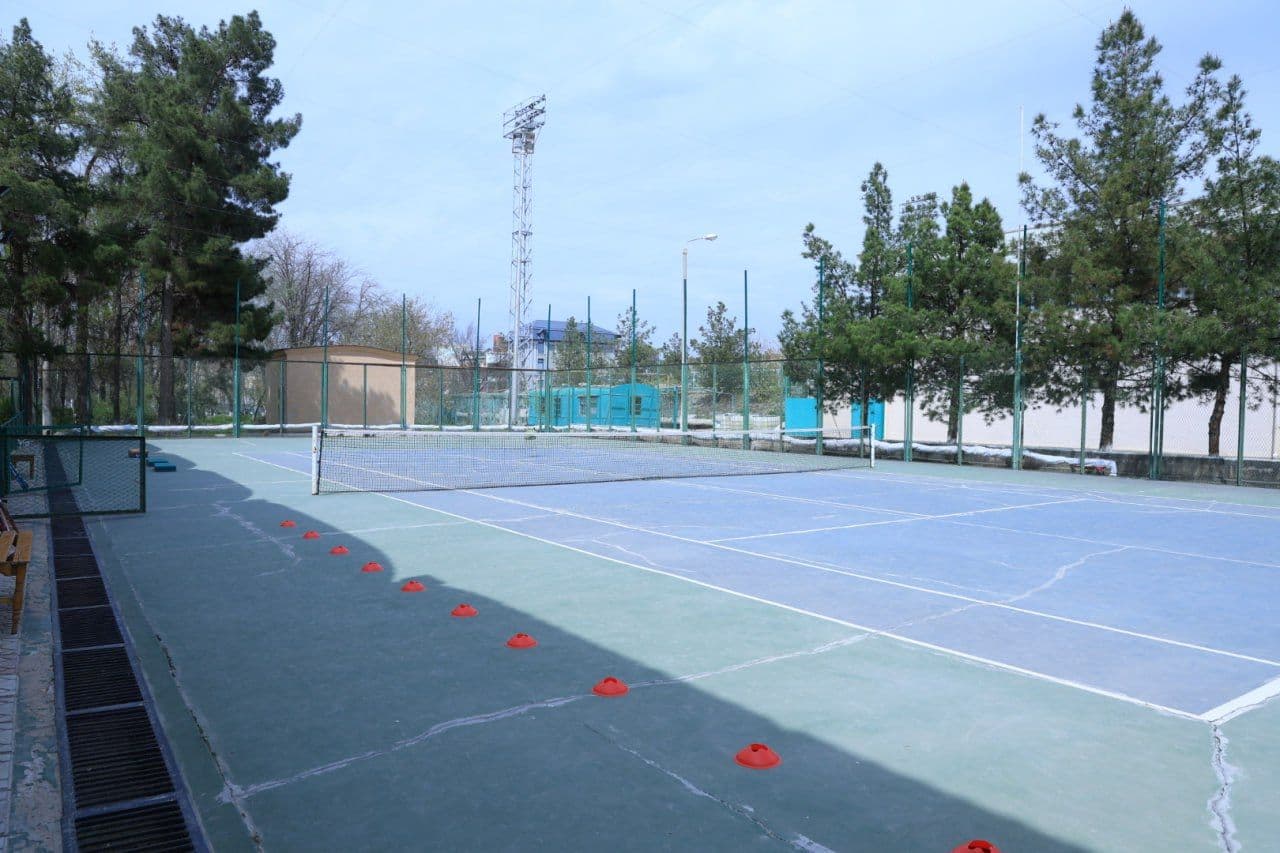 Спорт мактаблари ҳолати ўрганилди