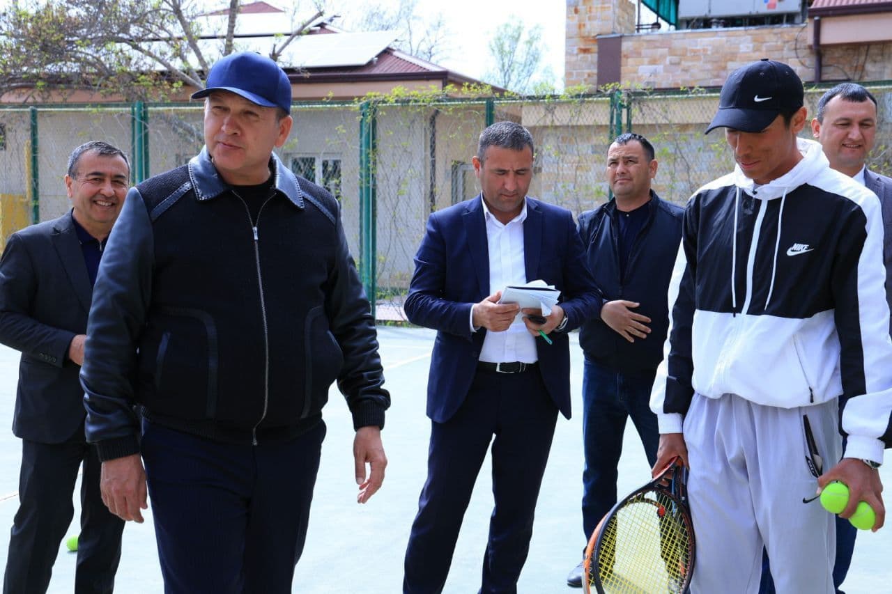 Спорт мактаблари ҳолати ўрганилди