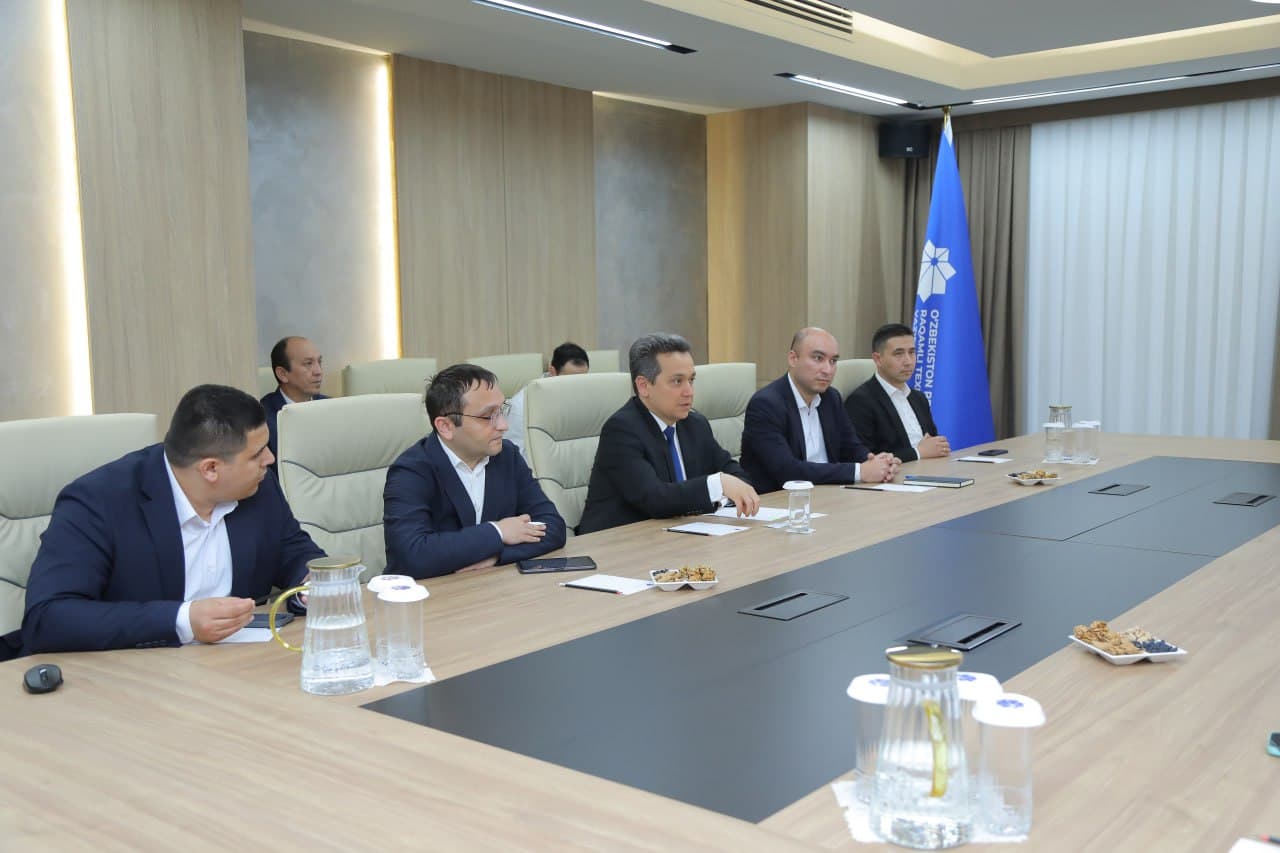 “iFlyTek” компанияси Вице-президенти билан турли соҳаларда сунъий интеллект технологияларини ривожлантириш истиқболлари муҳокама қилинди