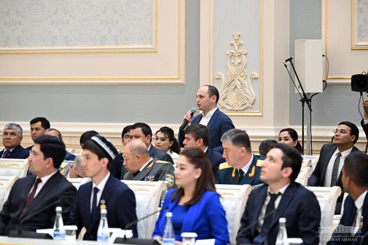 Президент жаслар менен сөйлести