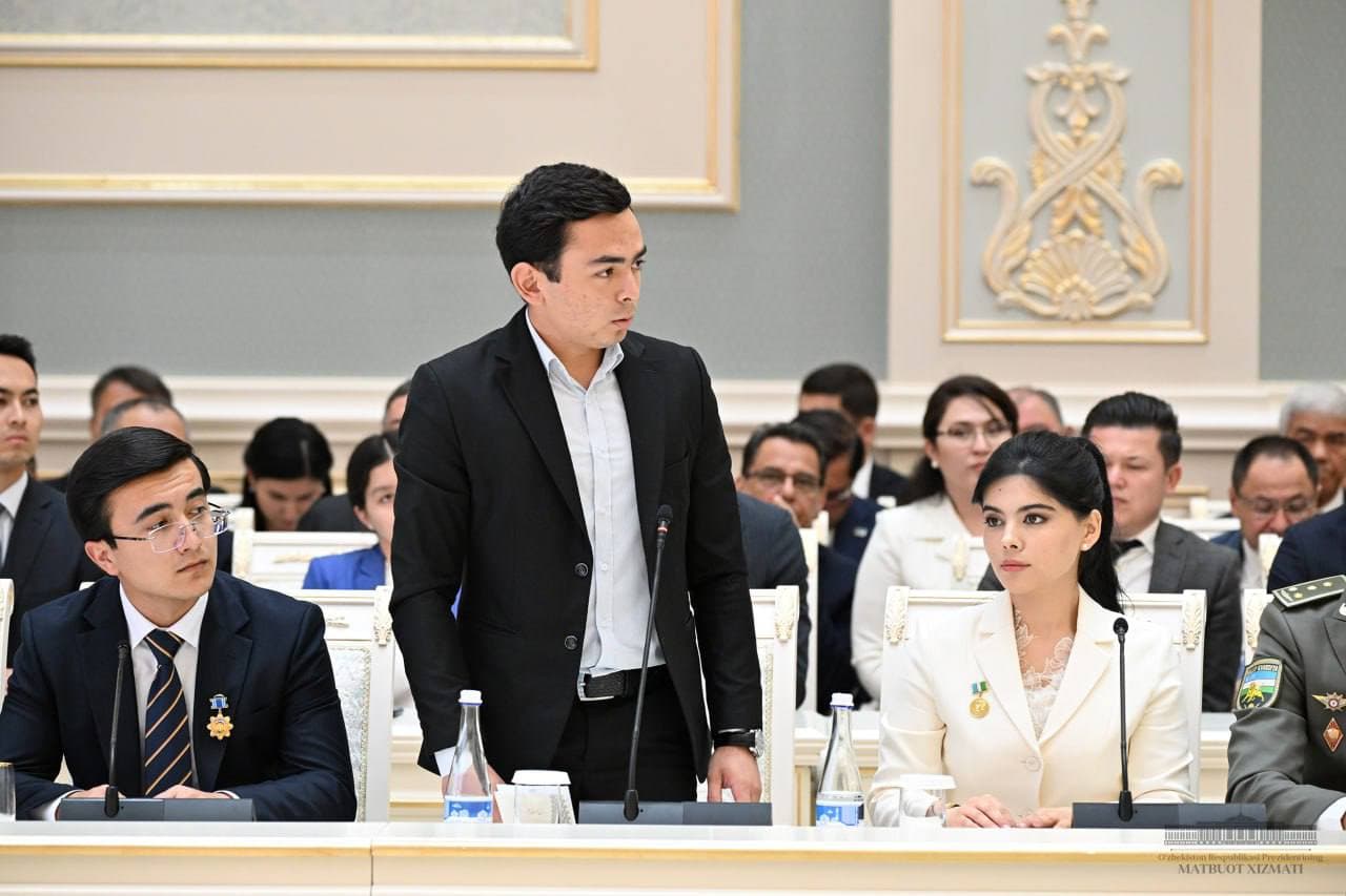 Президент жаслар менен сөйлести