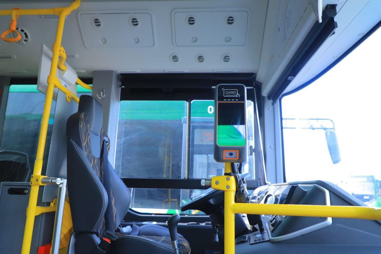 В Намангане начали обслуживать пассажиров современные автобусы