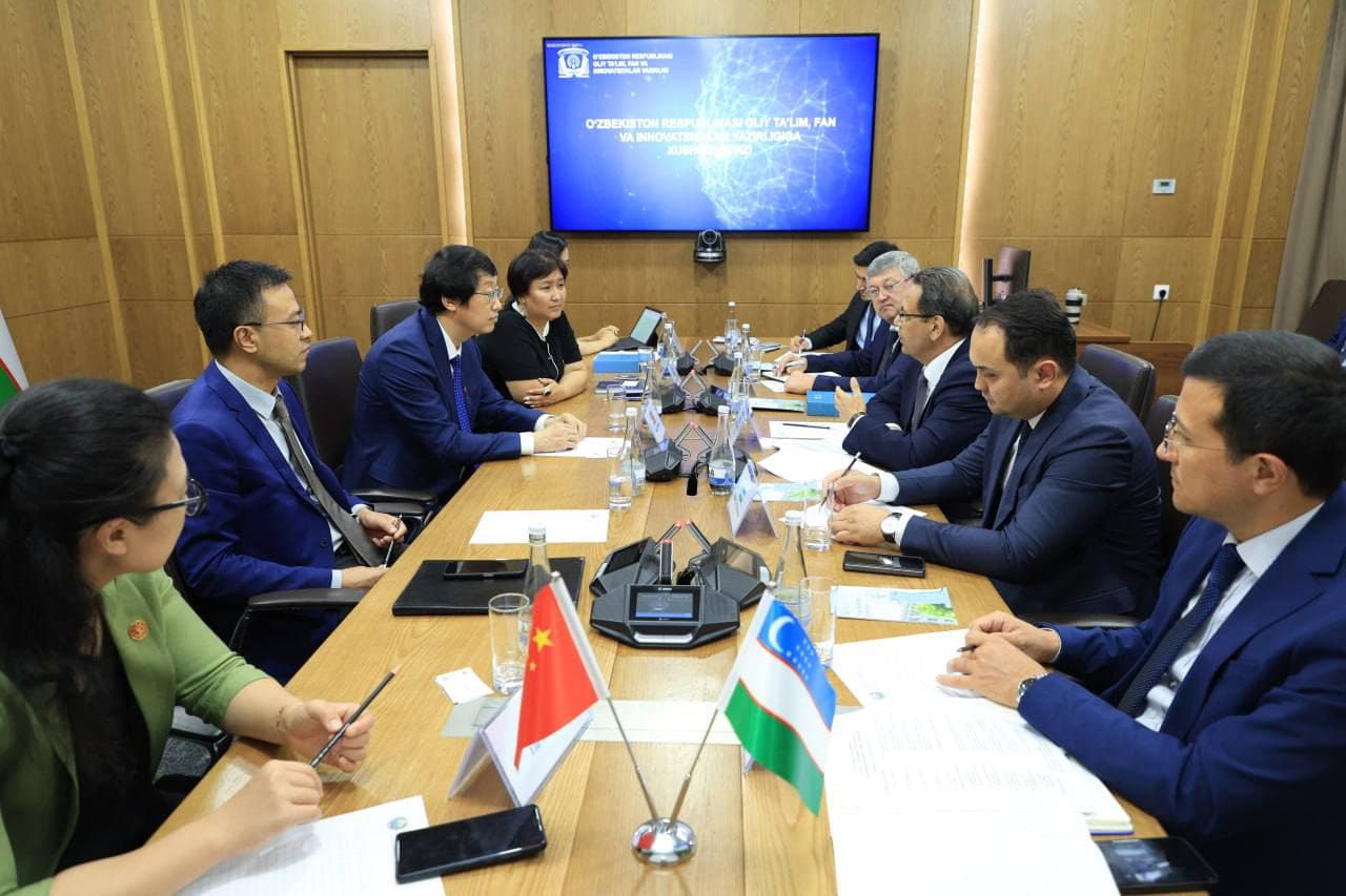 A meeting with the delegation of Xi'an Jiaotong University was held