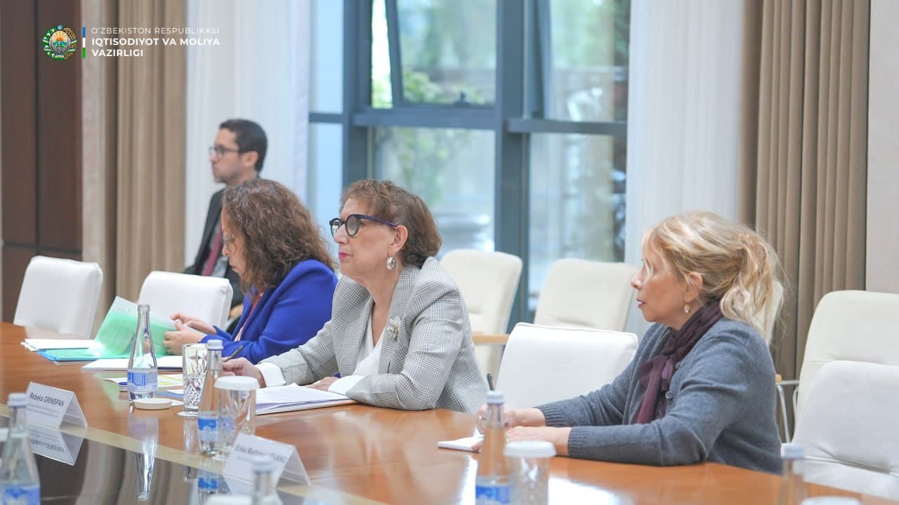 A meeting was held with representatives of the United Nations Conference on Trade and Development (UNCTAD)