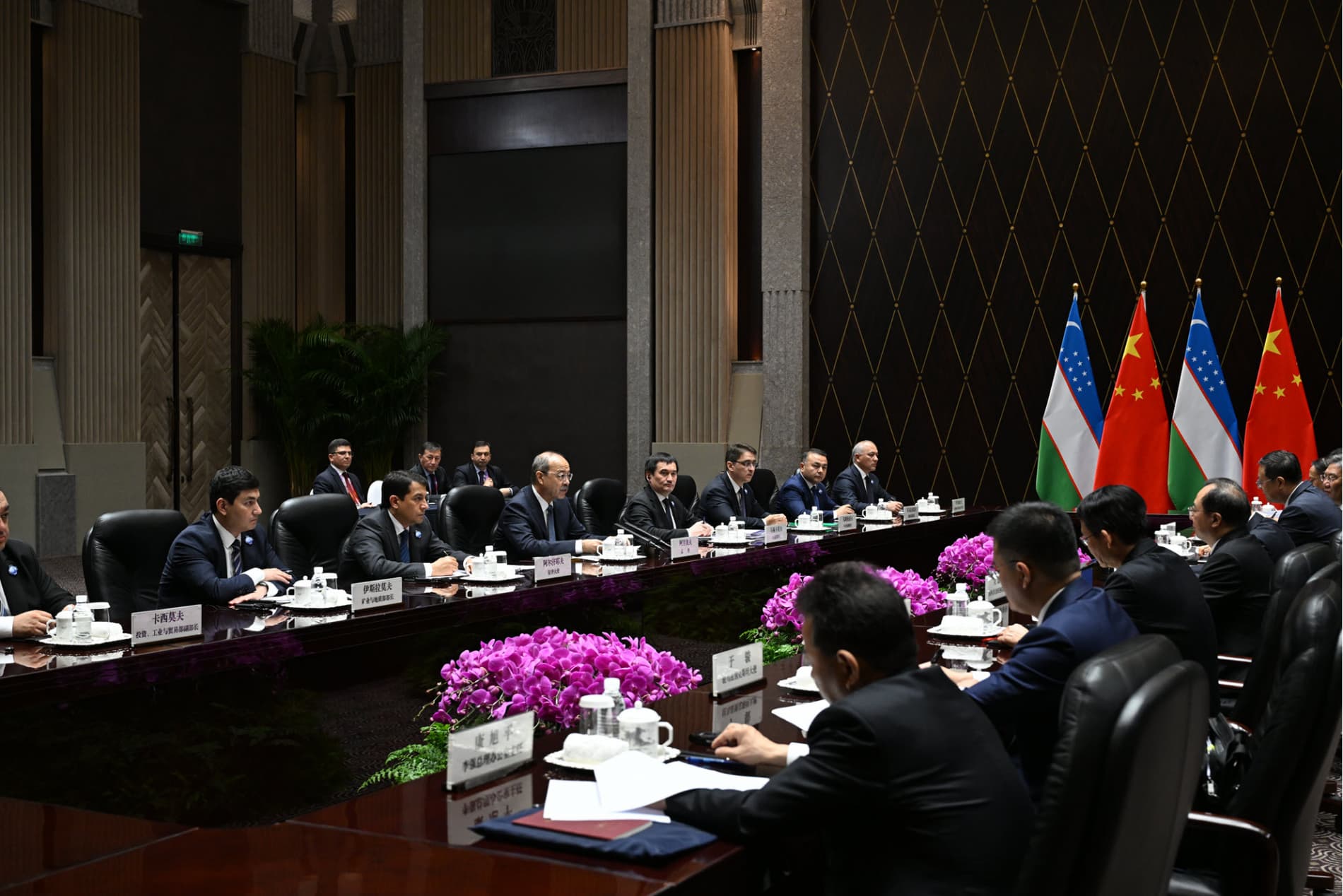 Shanxayda O‘zbekiston Bosh vaziri Xitoy Bosh vaziri bilan uchrashdi