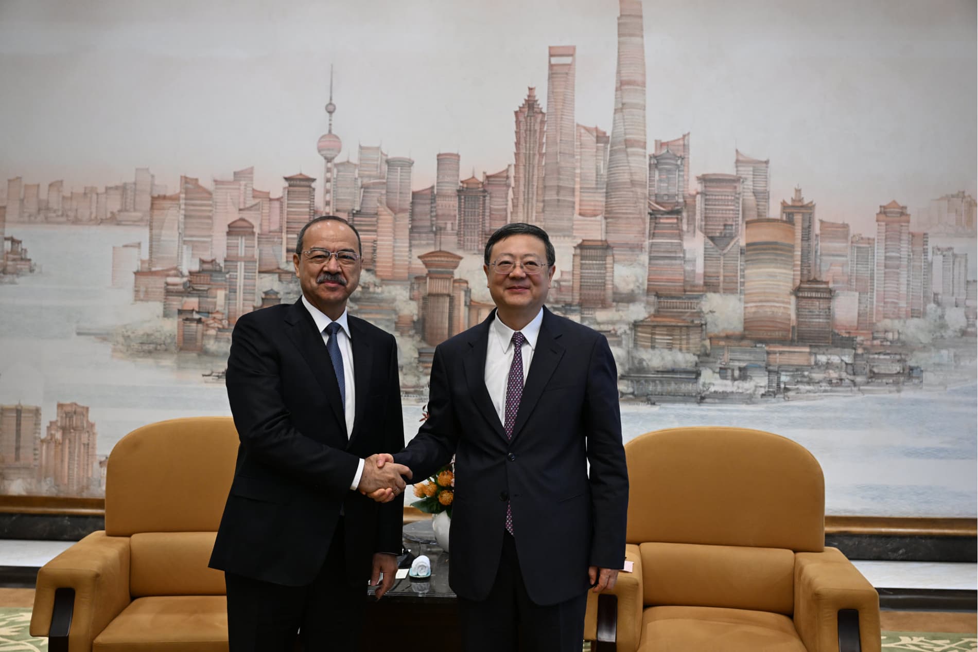 Shanxayda O‘zbekiston Bosh vaziri Xitoy Bosh vaziri bilan uchrashdi