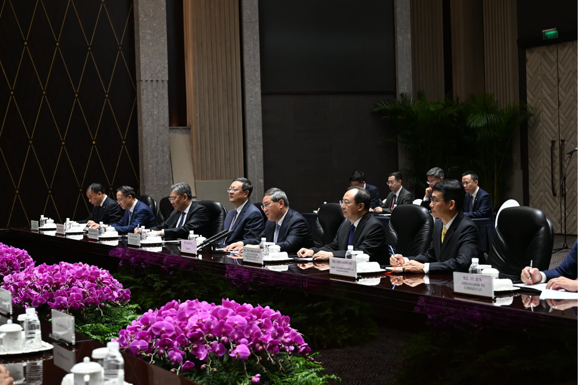 Shanxayda O‘zbekiston Bosh vaziri Xitoy Bosh vaziri bilan uchrashdi