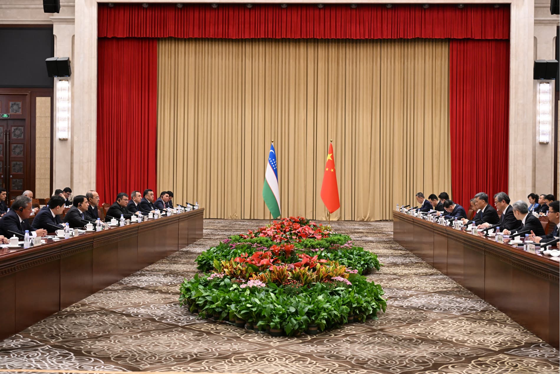 O‘zbekiston hukumati delegatsiyasi Urumchi shahriga tashrif buyurdi