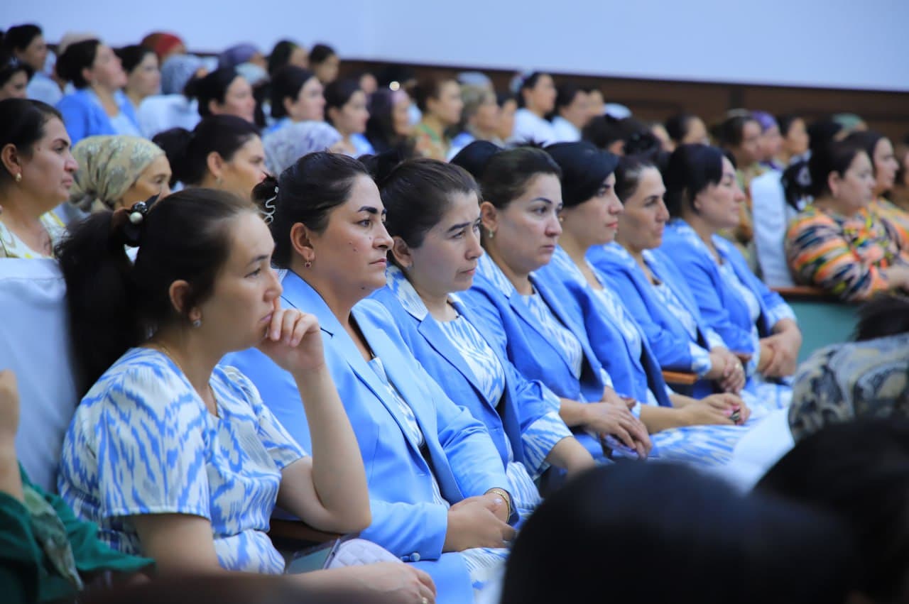 "Иқтисодий мустақилликдан ижтимоий фаоллик сари": Бухорода миллий анжуман бўлиб ўтди