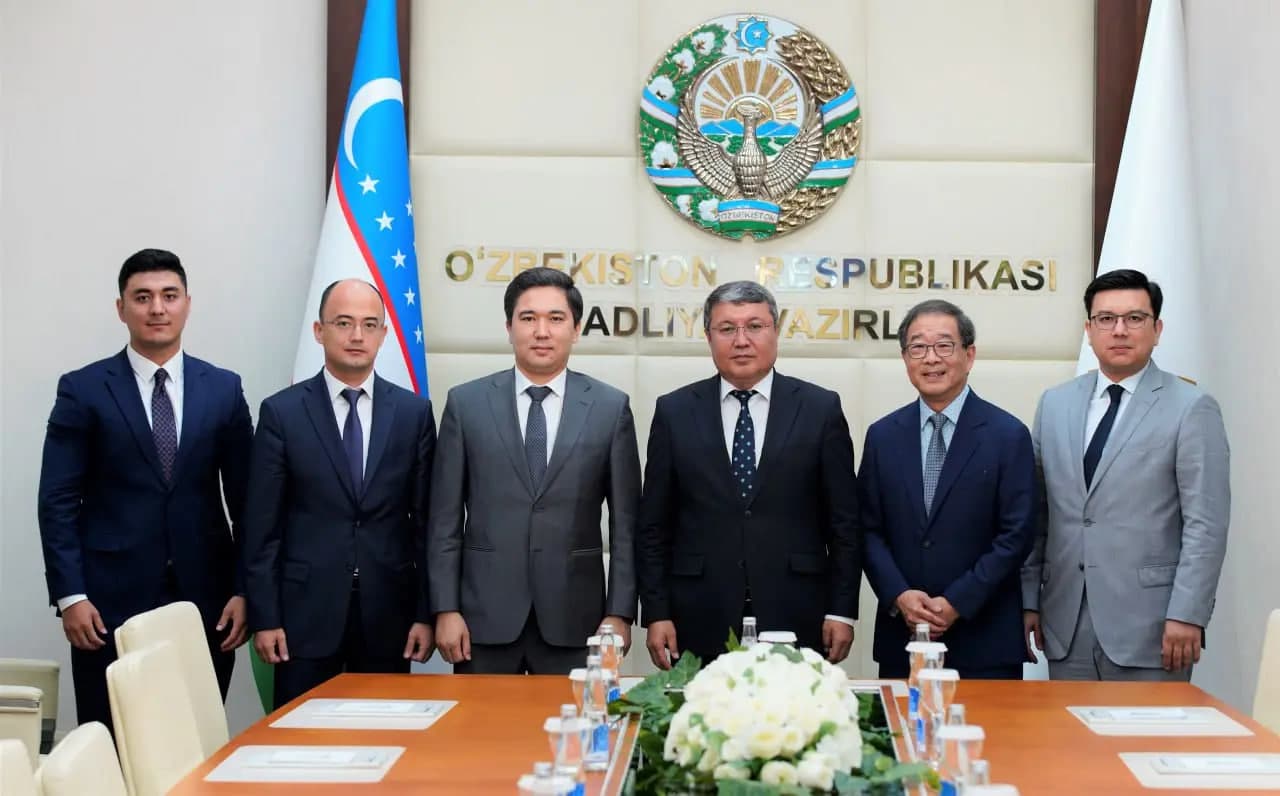 Adliya vaziri A.Tashkulov Singapur Xalqaro Mediatsiya markazi rahbari Jorj Lim bilan uchrashuv o‘tkazdi.