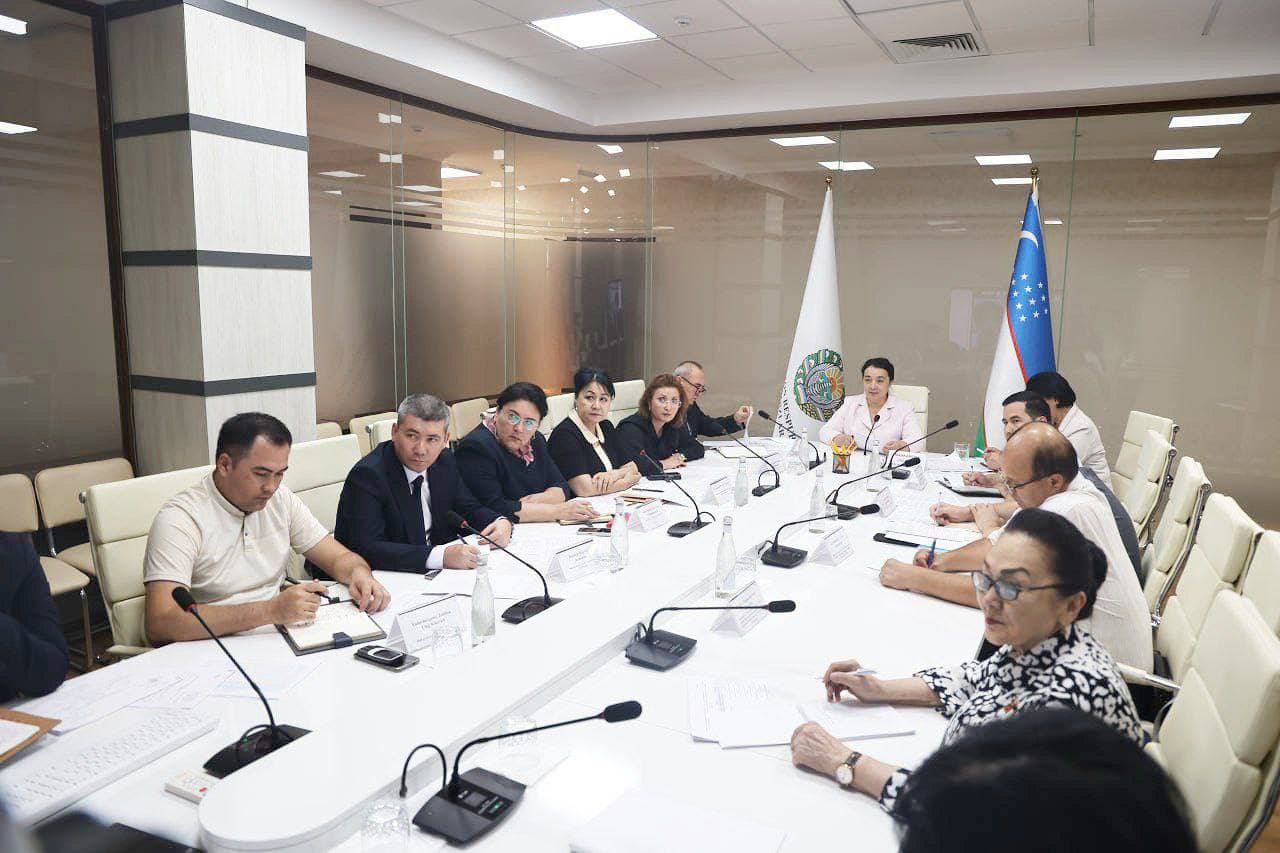 Оилаларни мустаҳкамлаш ва ёшларни никоҳга тайёрлаш масалалари муҳокама қилинди