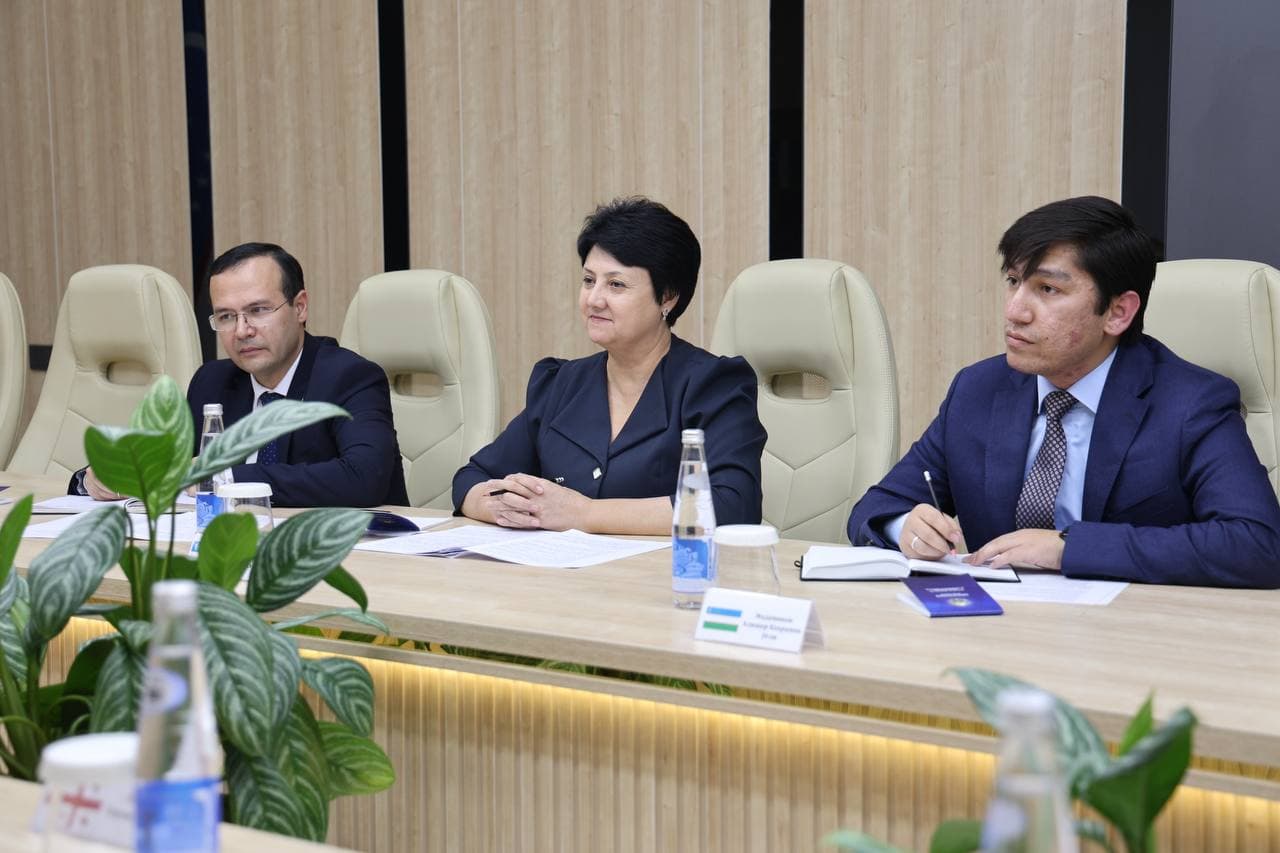 Мактабгача ва мактаб таълими вазири Эъзоза Каримова Грузия Республикаси Фан, таълим ва ёшлар ишлари вазири Гиви Миканадзе бошчилигидаги делегация билан учрашди.