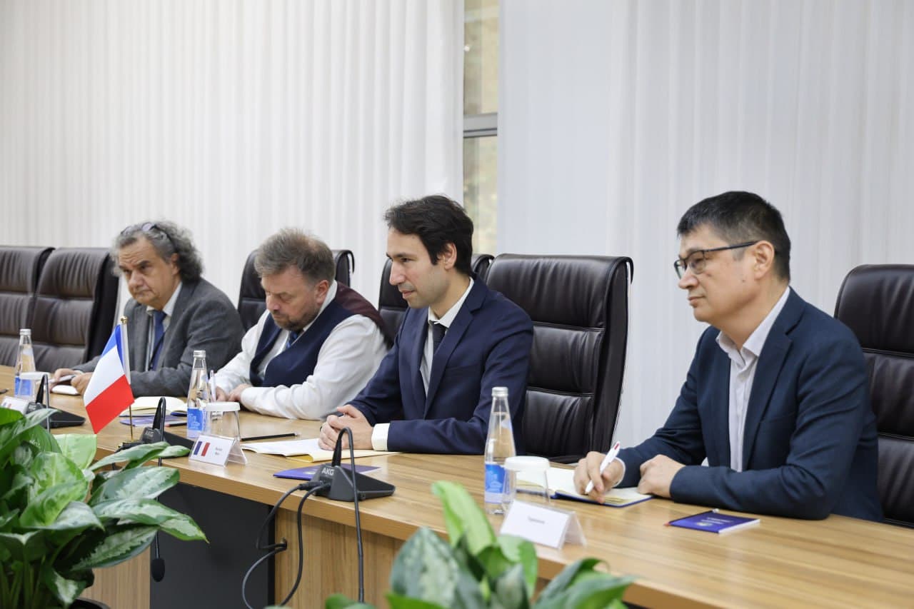 Мактабгача ва мактаб таълими вазирлигида учрашувлар