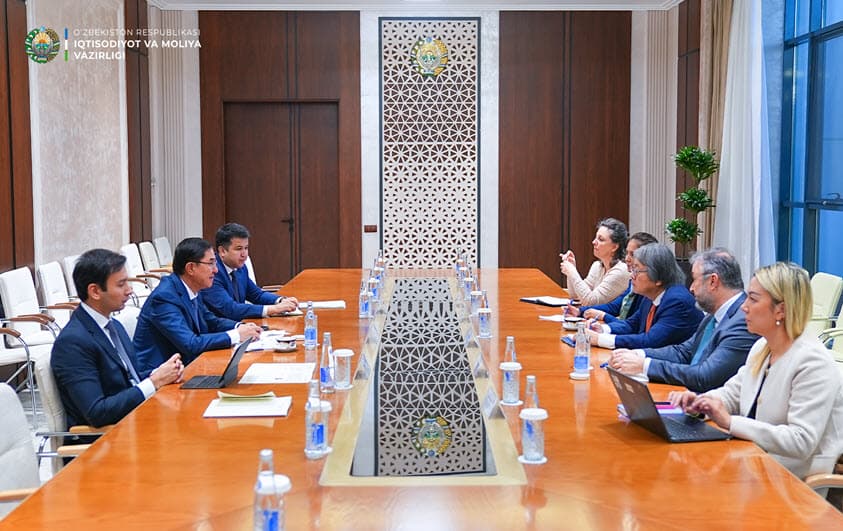 Views were exchanged with World Bank representatives on expanding partnership relations
