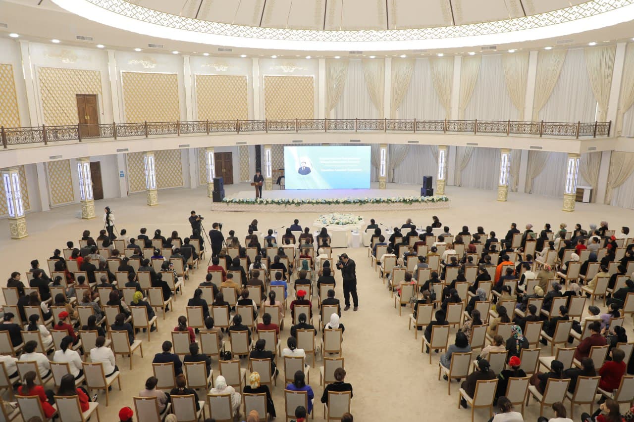 “Хотин-қизлар учун чексиз имкониятлар: Қорақалпоғистон тажрибаси” Республика конференцияси бўлиб ўтди.