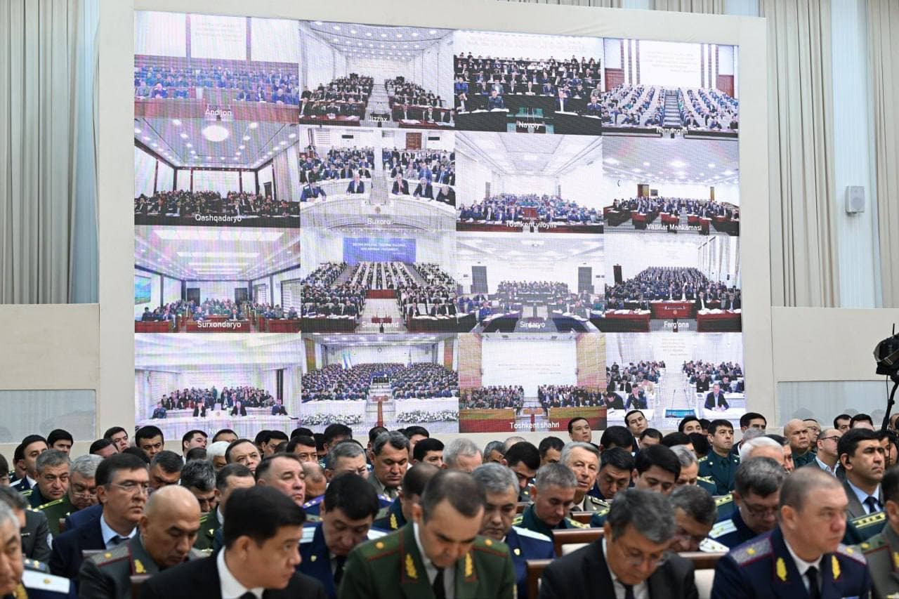 Ҳуқуқ-тартибот идораларининг фаолияти танқидий кўриб чиқилиб, жамоат хавфсизлигини таъминлаш соҳасида янги вазифалар белгилаб берилди
