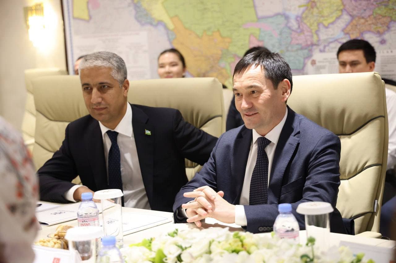 Transport vaziri Turkiya Avtomobil yo‘llari bosh boshqarmasi raisi bilan uchrashdi