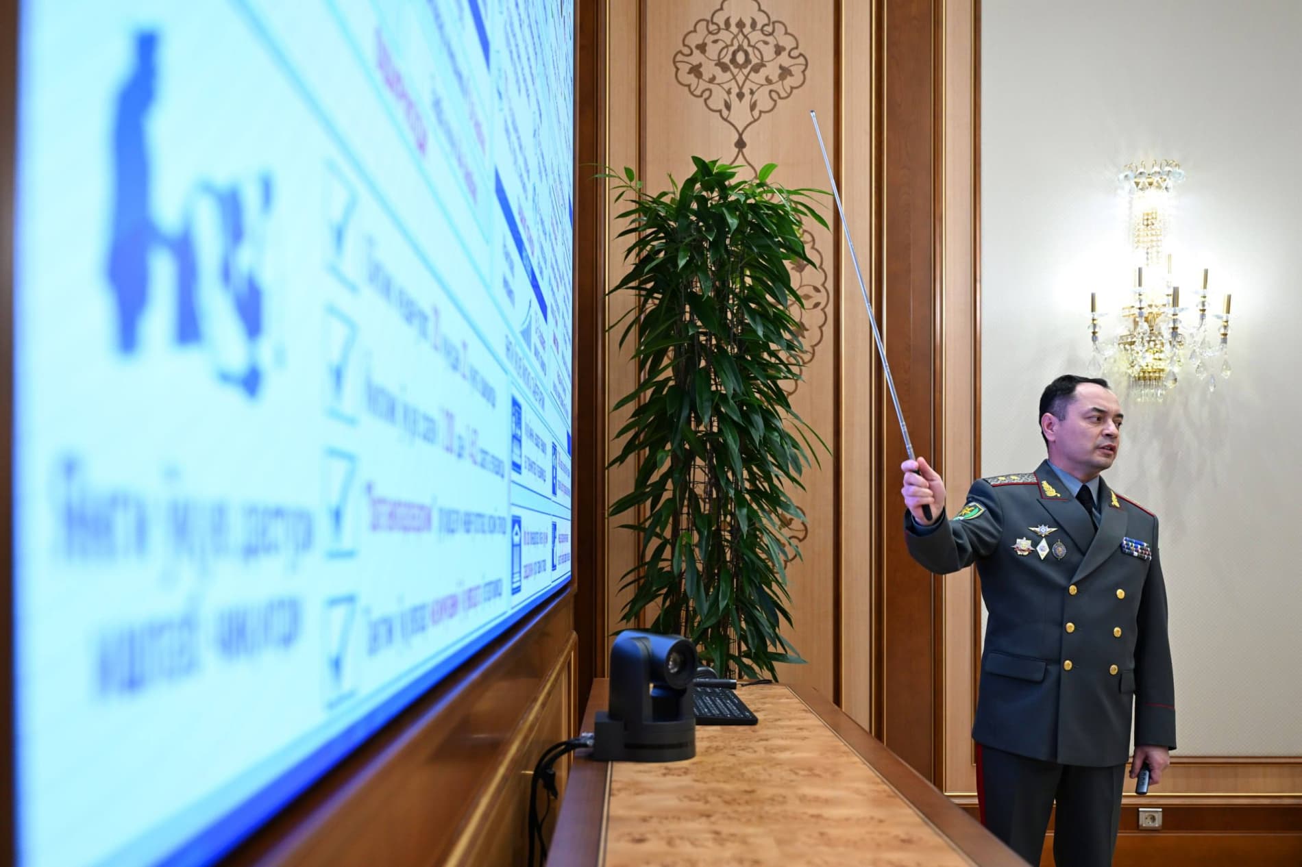 Áskeriy tayarlıq hám áskeriy xızmetkerlerdi qollap-quwatlaw ilajları belgilendi