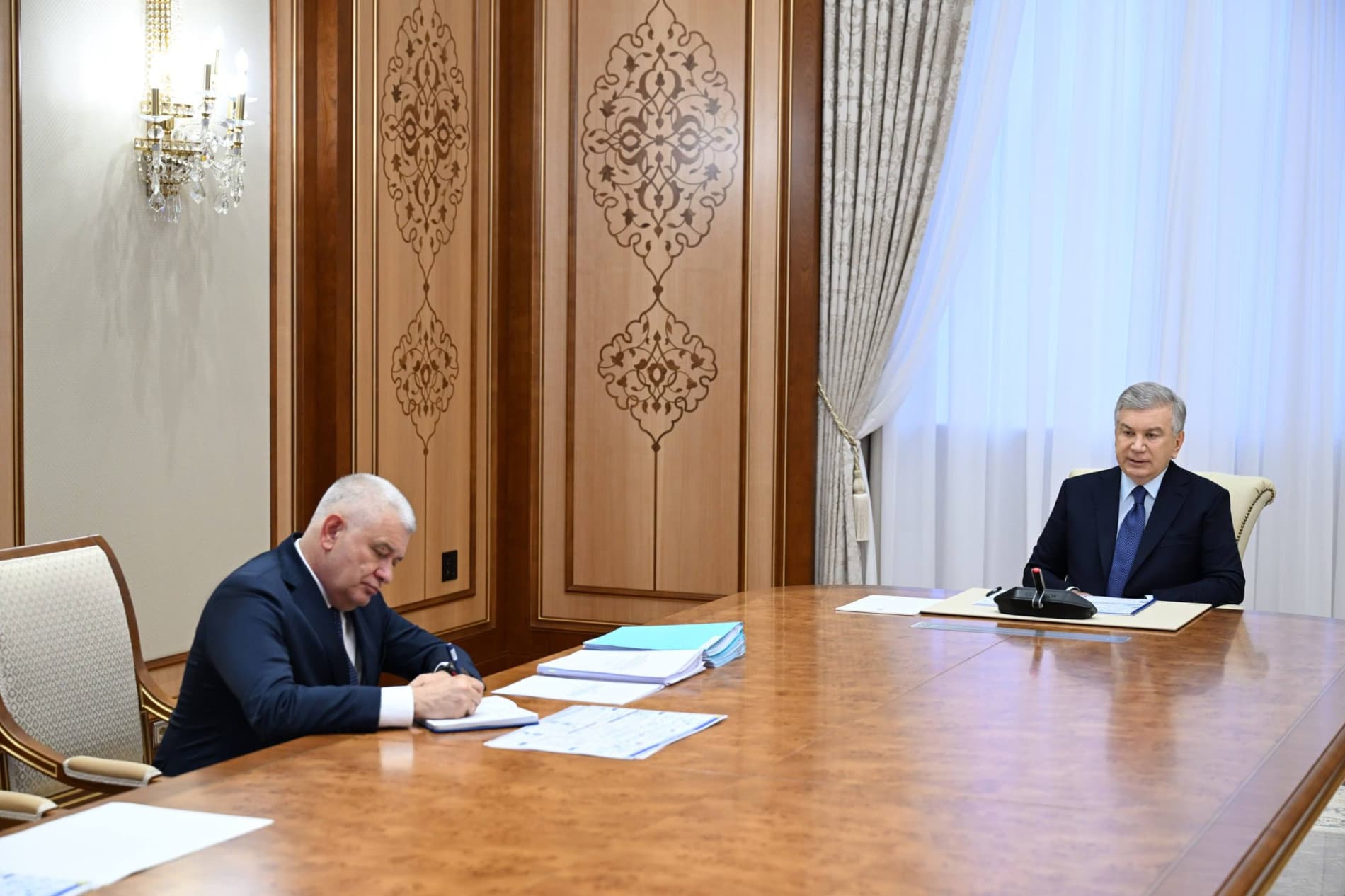 Áskeriy tayarlıq hám áskeriy xızmetkerlerdi qollap-quwatlaw ilajları belgilendi