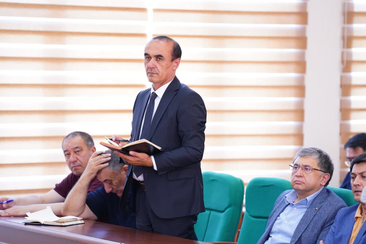 Соғлиқни сақлаш вазири Асилбек Худаяров бошчилигидаги йиғилиш давом этмоқда