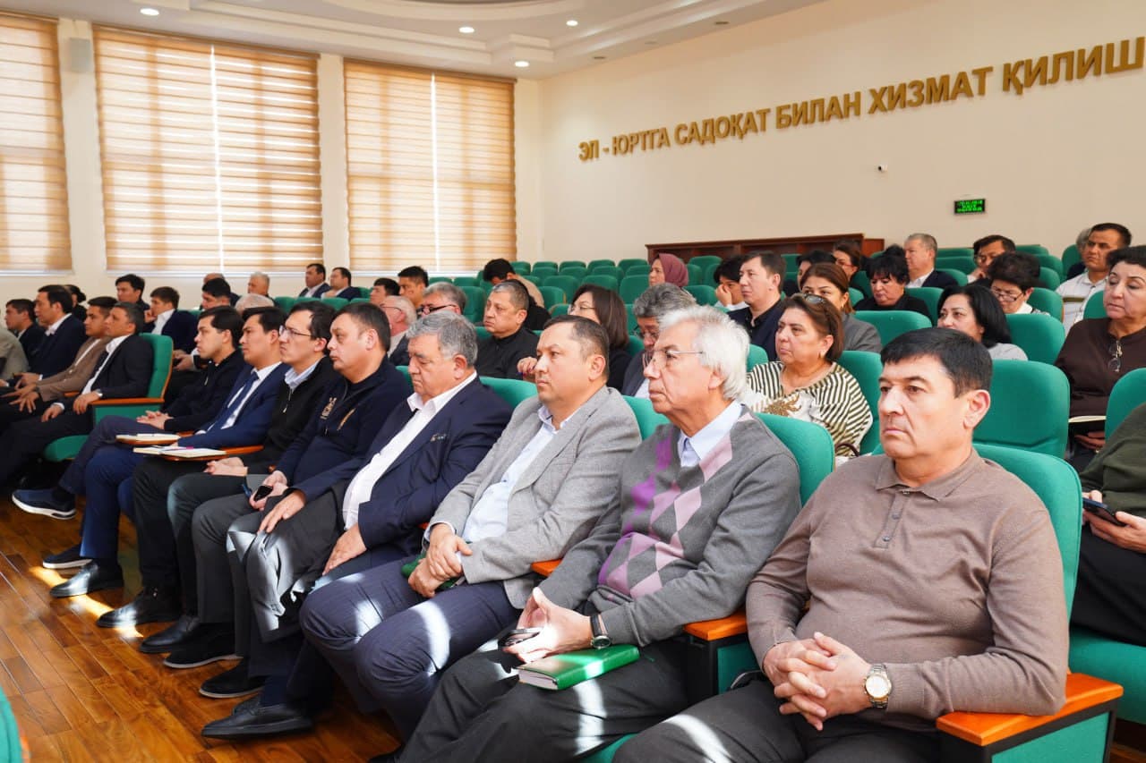 Tanqidiy-tahliliy ruhda davom etayotgan Hay'at yig'ilishidan fotolavhalar...