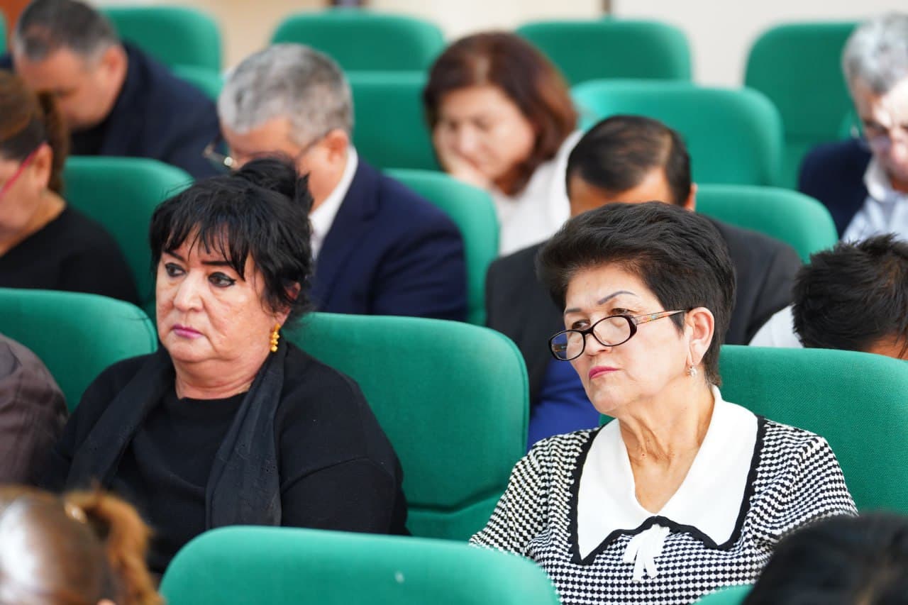 Tanqidiy-tahliliy ruhda davom etayotgan Hay'at yig'ilishidan fotolavhalar...