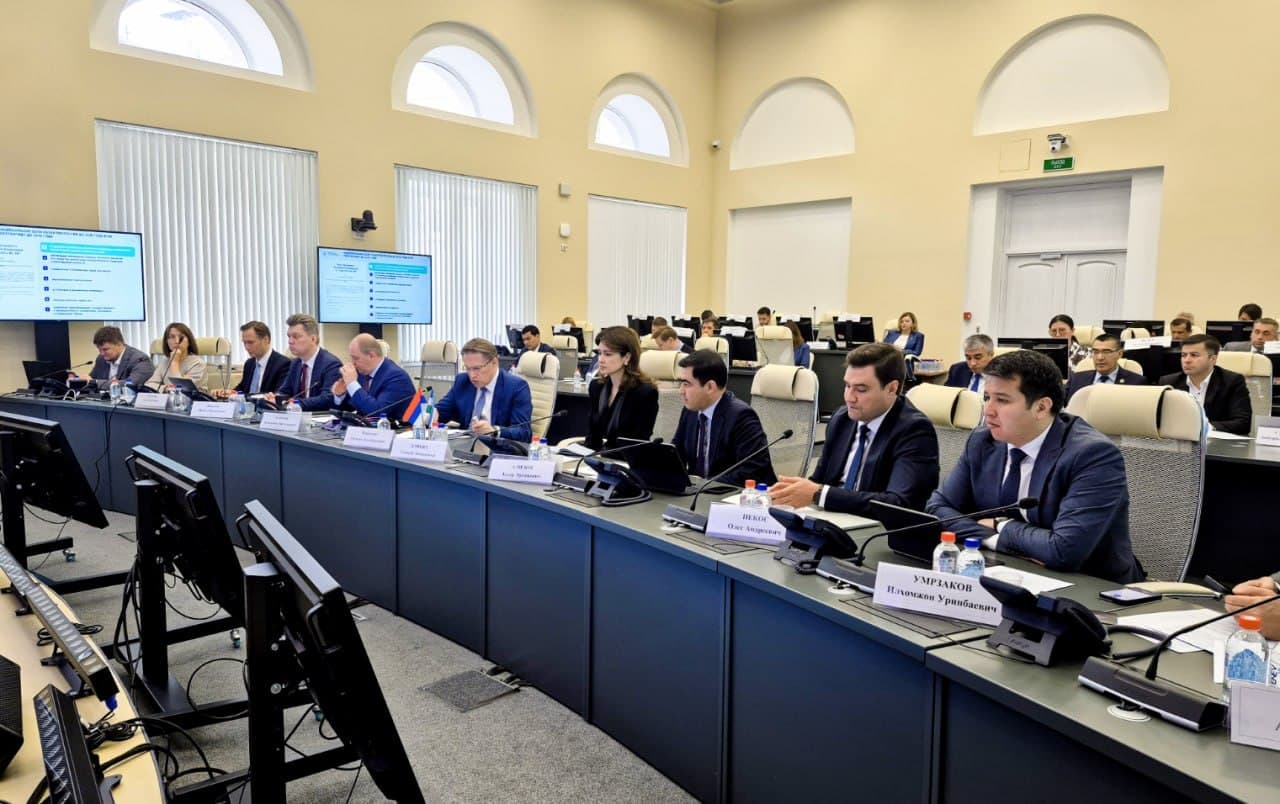 Россия Федерацияси Соғлиқни сақлаш вазирлигида вазир Михаил Мурашко билан учрашув бўлиб ўтди. Унда икки мамлакатнинг тиббиёт, илмий ва таълим муассасалари раҳбарлари ҳамда соҳа мутахассислари иштирок етди