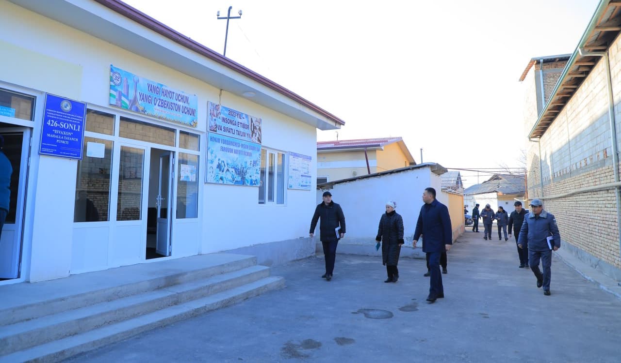 Наманган вилояти ИИБ бошлиғи полковник Шухрат Алиев Тўрақўрғон туманида “қизил” тоифадаги маҳаллаларни ўрганди