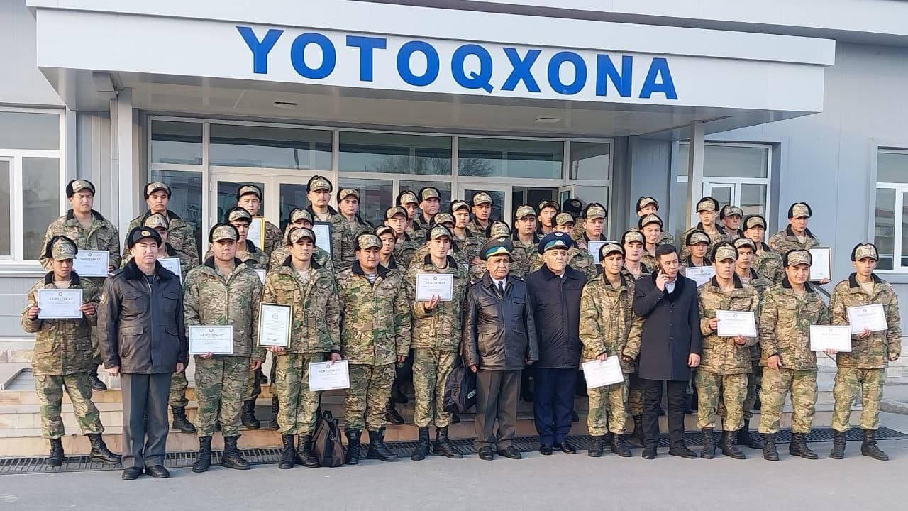 Начальник УВД Ферганской области генерал-майор Азизбек Икрамов встретился с молодежью в «Лагере военного патриотизма»