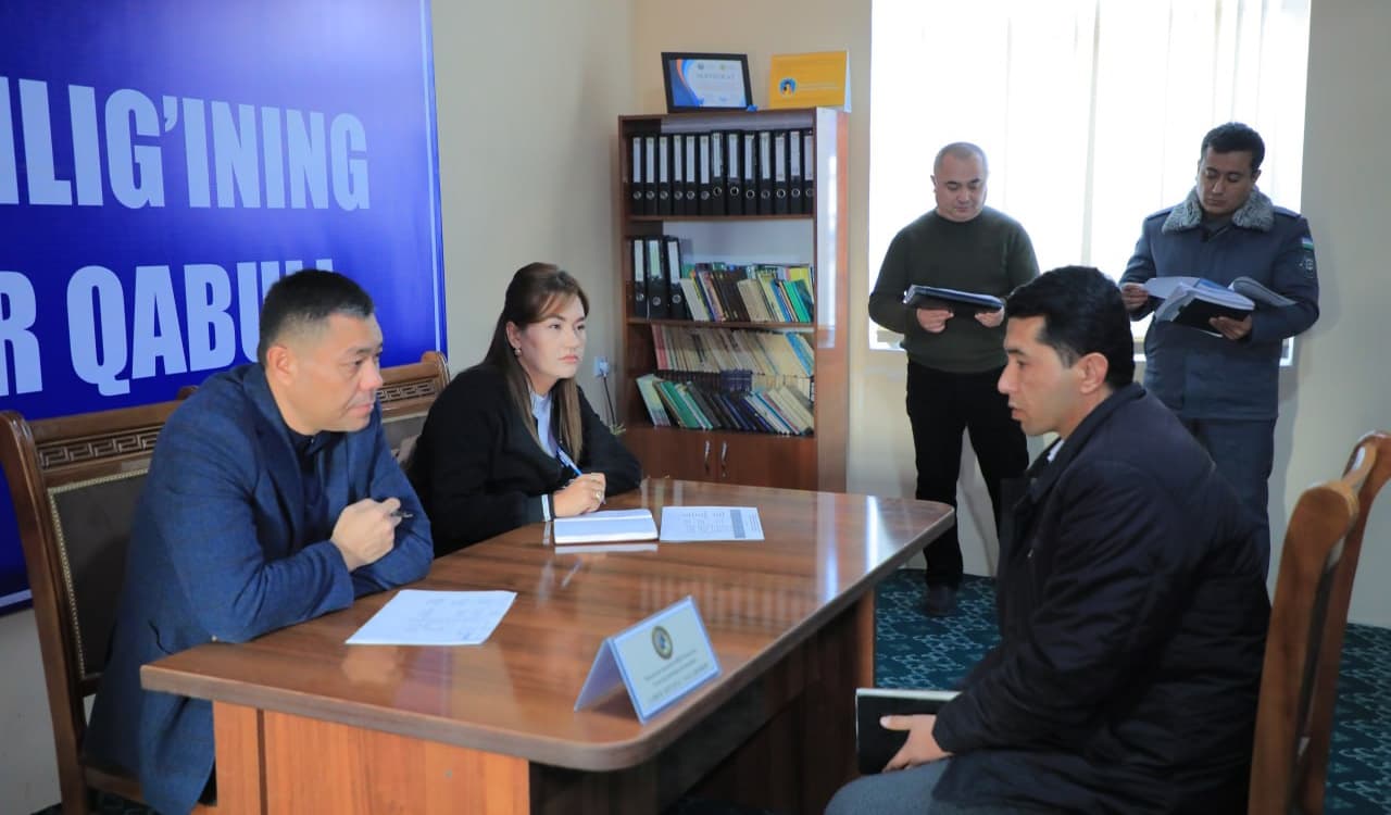 Namangan viloyati IIB boshligʻi polkovnik Shuxrat Aliyev Toʻraqoʻrgʻon tumani “Kumidon” mahallasida yashovchi aholining yashash va turmush sharoitlarini oʻrganish hamda mavjud muammolarni bartaraf etish maqsadida sayyor qabul oʻtkazdi