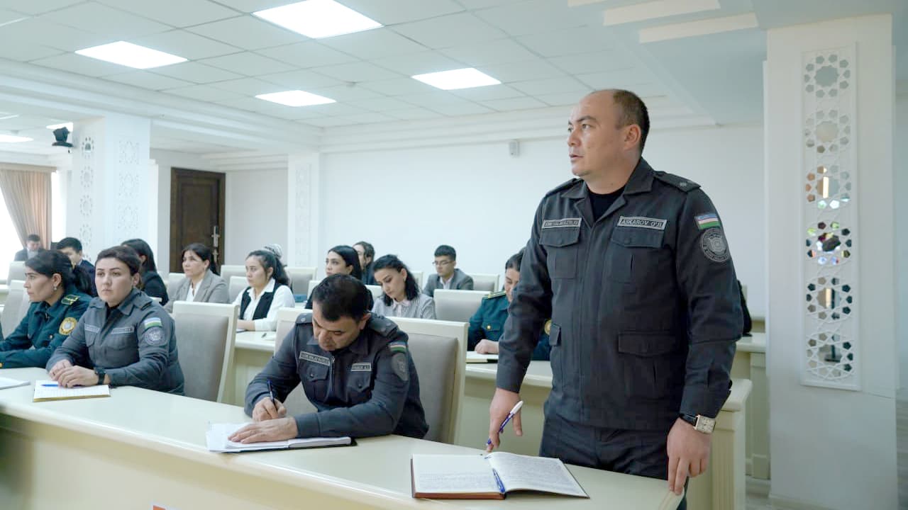 Под руководством начальника УВД Бухарской области полковника Миржамола Миралимова организовано обсуждение вопроса деятельности научно-исследовательского центра «Психологическое и социологическое обслуживание»