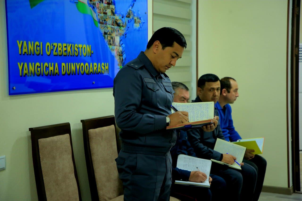 В здании УВД Наманганской области состоялся прием граждан начальником управления полковником Шухратом Алиевым