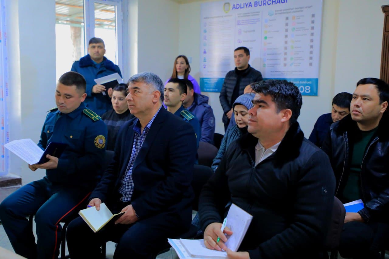 Начальником УВД Наманганской области полковником Шухратом Алиевым изучается деятельность махаллинских семерок, функционирующих в области