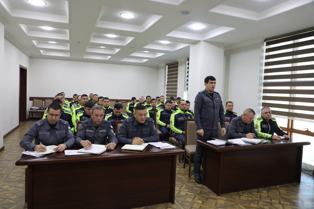 Самарқанд вилояти ИИБ бошлиғи полковник Раҳмат Маматов йўл ҳаракати хавфсизлиги хизмати ходимлари билан йиғилиш ўтказди