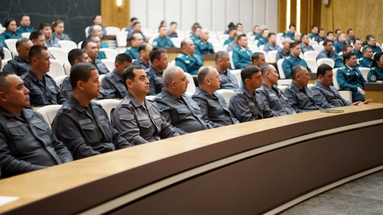 Заместителем министра внутренних дел генерал-майором Баходиром Мирзарахимовым вручены награды группе сотрудников Департамента обеспечения безопасности на объектах транспорта и туризма МВД по случаю национального праздника Навруз