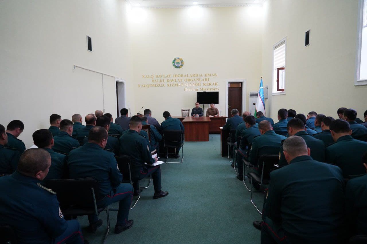 Samarqand viloyati Samarqand tumani IIB shaxsiy tarkibi oʻrtasida xizmat intizomi, belgilangan tartib va meʼyorlarga amal qilish hamda kasb madaniyatini yanada oshirishga bagʻishlangan uchrashuv boʻlib oʻtdi