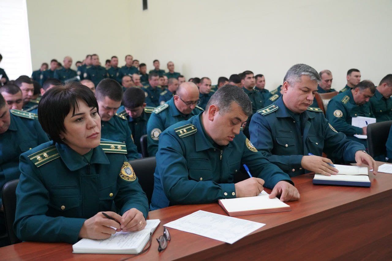 Samarqand viloyati Samarqand tumani IIB shaxsiy tarkibi oʻrtasida xizmat intizomi, belgilangan tartib va meʼyorlarga amal qilish hamda kasb madaniyatini yanada oshirishga bagʻishlangan uchrashuv boʻlib oʻtdi