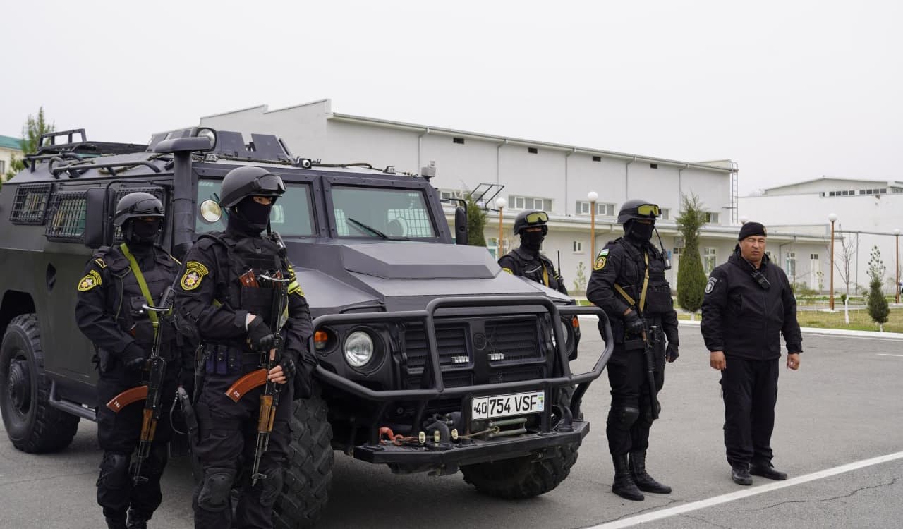 Начальник УВД Ферганской области генерал-майор Азизбек Икрамов провел инструктаж с сотрудниками патрульно-постовой службы